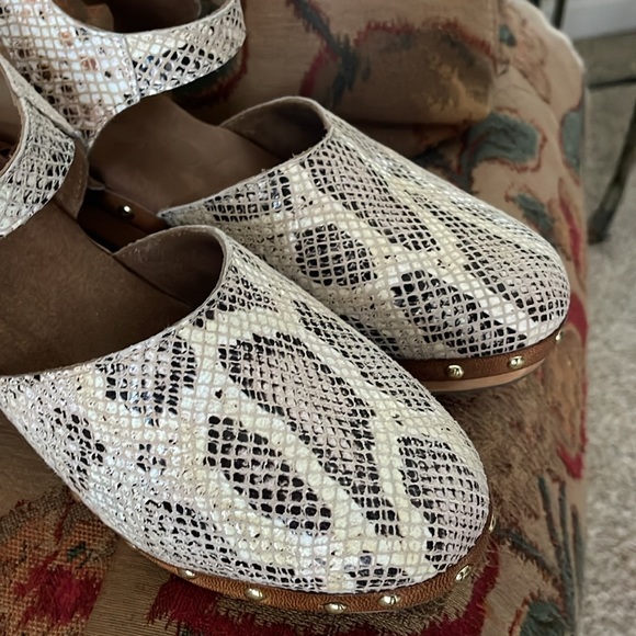 Diba True Cat Paws Platform Wooden Bottom Clogs - Picture 6 of 7